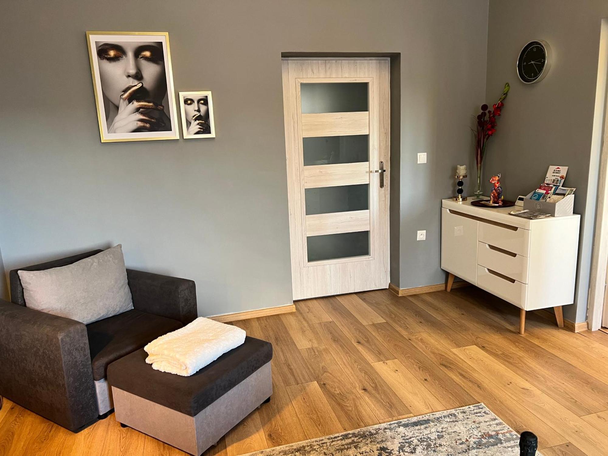 Wolnosci 21 Jelenia Gora Appartement Buitenkant foto